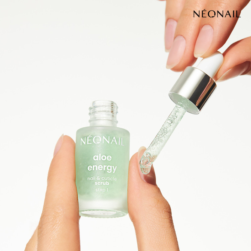 Nawilżający peeling do sk&oacute;rek i paznokci &ndash; Aloe Energy Nail and Cuticle Scrub 6,5 ml