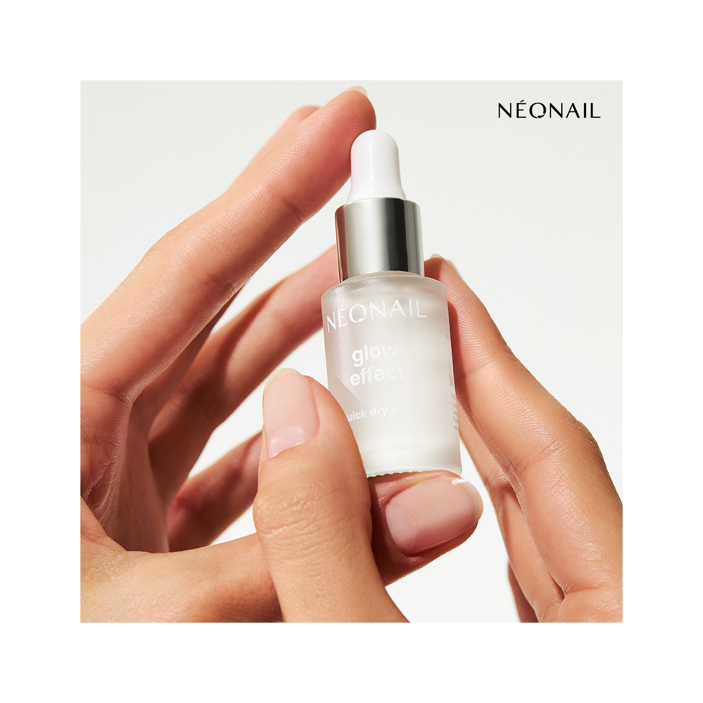 Wysuszacz do lakieru klasycznego &ndash; Glow Effect Quick Dry Drops 6,5 ml