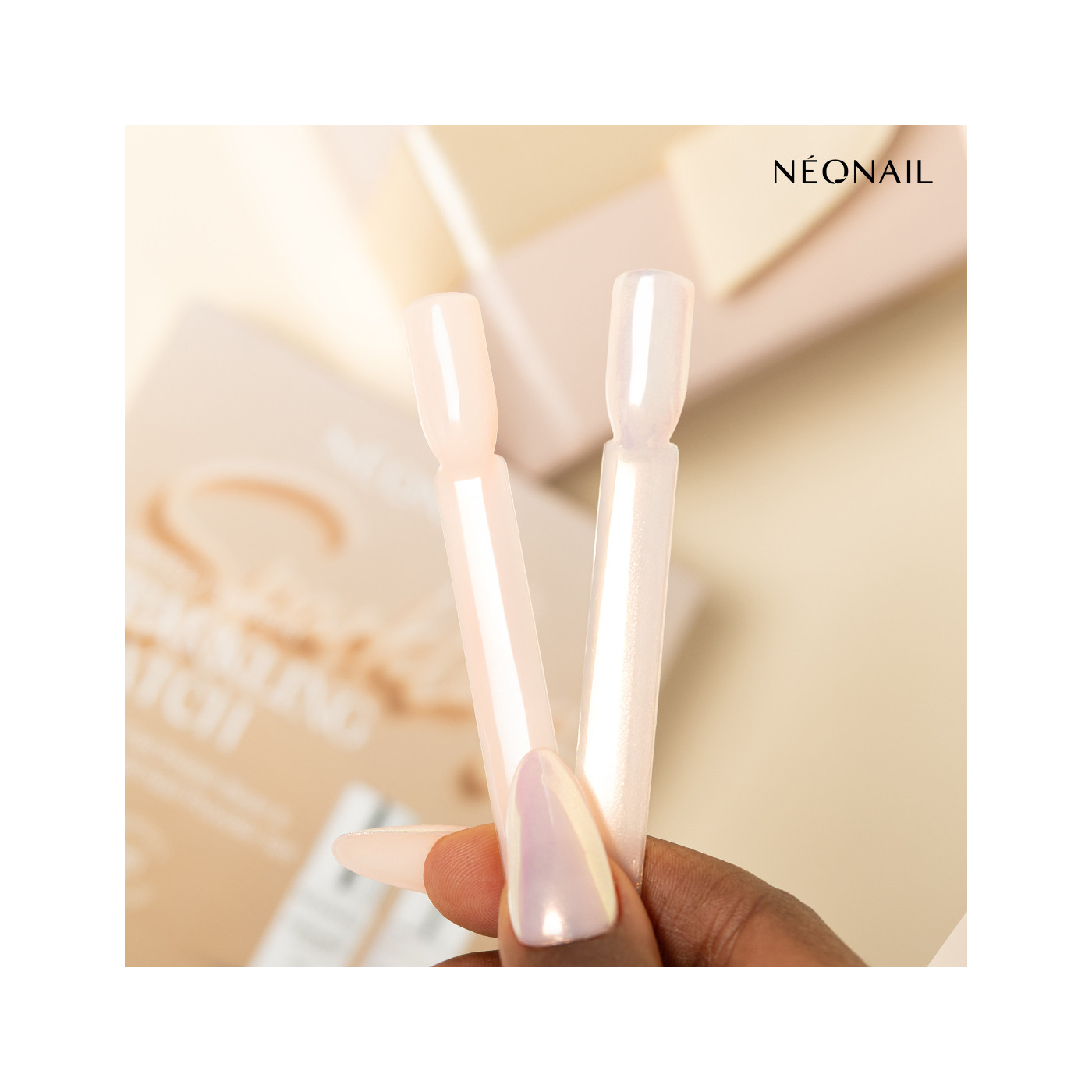 Zestaw baza hybrydowa i pyłek w płynie Sparkling Match