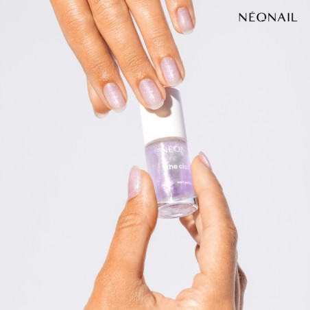 Lakier klasyczny z rozświetlającymi, fioletowymi drobinami: Luminous Glow Purple &ndash; zabłyśnij dzięki manicure