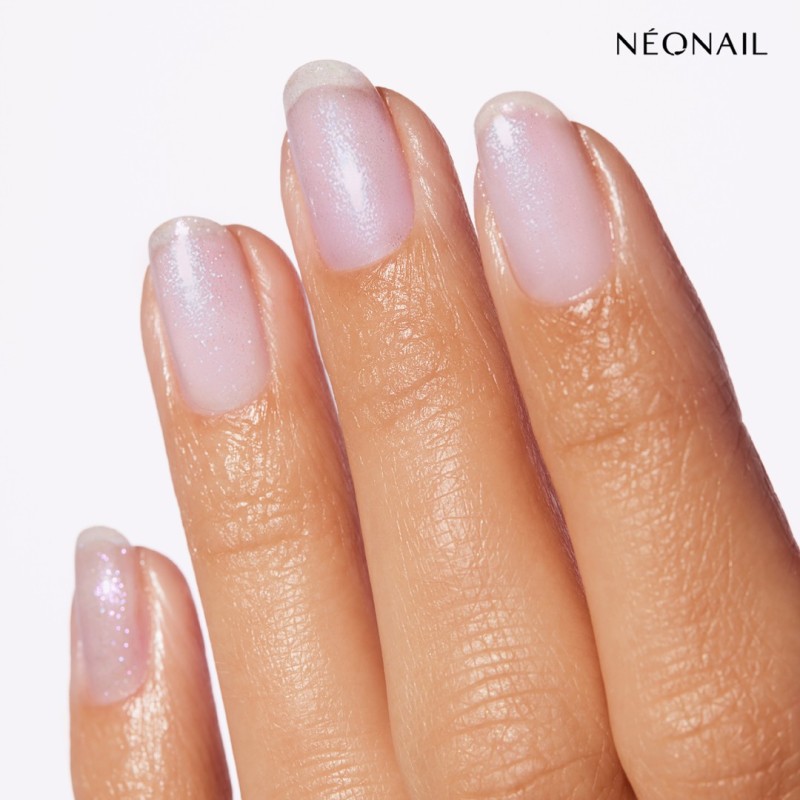 Lakier klasyczny z rozświetlającymi, fioletowymi drobinami: Luminous Glow Purple &ndash; zabłyśnij dzięki manicure