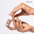 Brązowy lakier klasyczny z lśniącymi, złotymi drobinami: Sunkissed Glow Bronze &ndash; paznokcie jak muśnięte słońcem