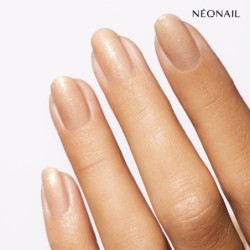 Beżowy lakier klasyczny ze złotymi drobinami: Sunkissed Glow Beige &ndash; rozświetlone paznokcie