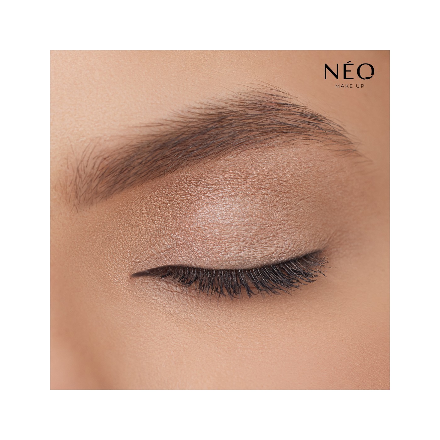 Satynowy cień sypki: 03 SILKY TAUPE
