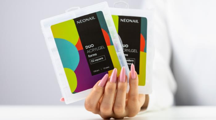 Przedłużanie paznokci z formami górnymi krok po krok