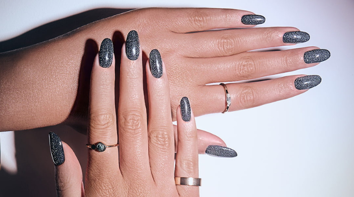 Wejdź w 2024 ze zjawiskowym manicure – sylwestrowe zdobienia