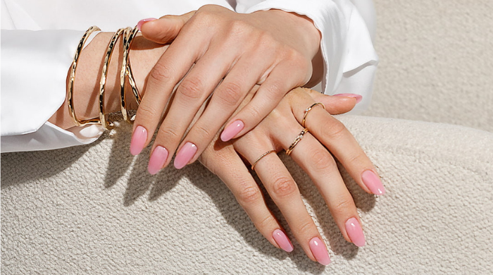 Postaw na modny mleczny manicure!