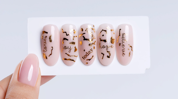 Pomysły na manicure dla panny młodej, świadkowej i na wyjątkowe okazje!